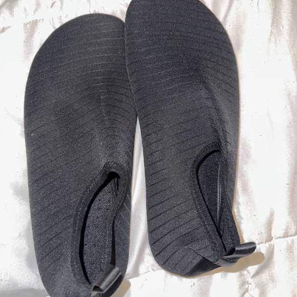 brand new water shoes. very flexible! size woman’s 8 - Picture 2 of 3